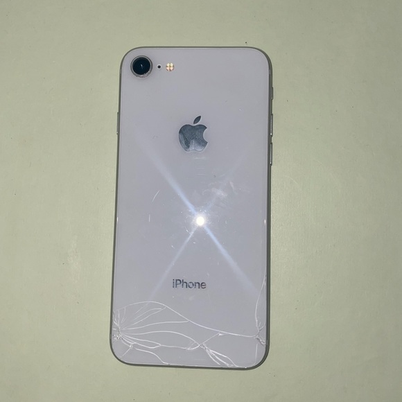 iPhone 8 64 gb unlock - Picture 3 of 5